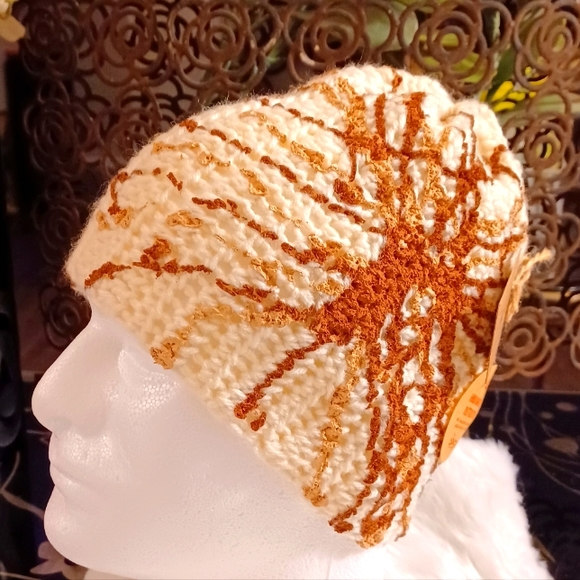 hat - Picture 1 of 5